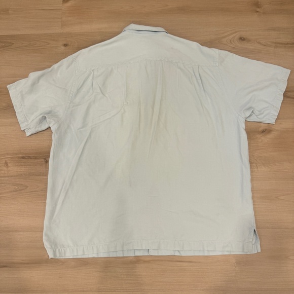 Men’s XL short sleeve casual button down shirt Tommy Bahama baby blue 100% silk - Picture 3 of 10